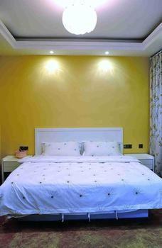 Fenghuang Yiguangnian Fashion Hotel Bagian luar foto